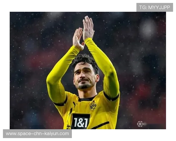 多特加快推进节奏，胡梅尔斯后场长传精准无比