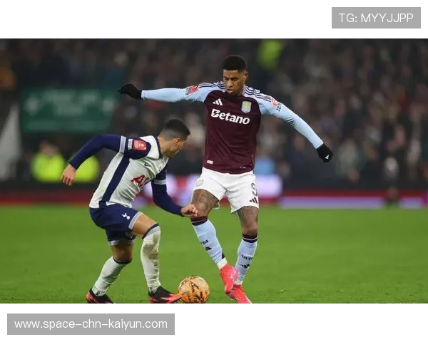 拉什福德弧顶远射曼联扩大优势