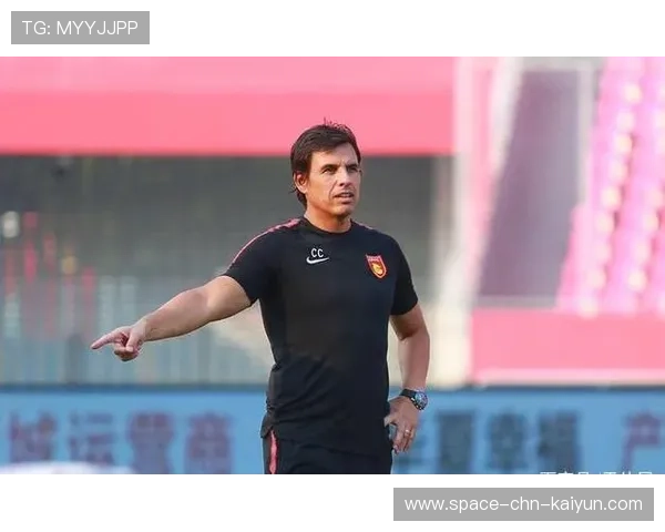 主帅下课倒计时，俱乐部高层开会决定