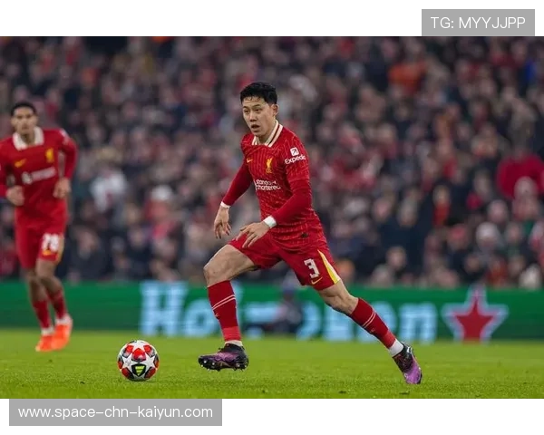 利物浦远藤航贴身防守稳