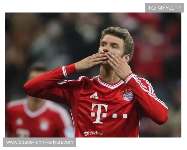 拜仁穆勒中路插上直塞前锋单刀突破得分